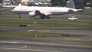 United 757 emergency landing gear doors down (8/25/2012)