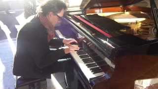 PAOLO ZANARELLA IL PIANISTA FUORI POSTO ESIBIZIONE A ROMA ALLA GALLERIA ALBERTO SORDI