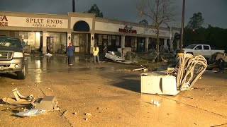 Strong storms in US South kill at least eight