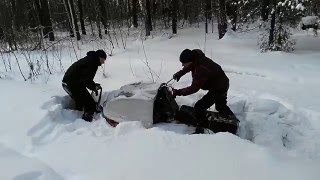 Снегоход Буран в глубоком снегу.
