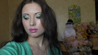 яркий подиумный макияж - бирюзовые тени