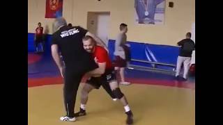 Хороший ученик Борец из США .обучение проходам в ноги.
