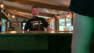 Бармен до#бался и получил ответку / Драка в баре / Bar fight / Бармен отхватил по-полной / Быдло
