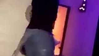 جنس ثالث سعودي يرقص ويهز اخ اخ عورني