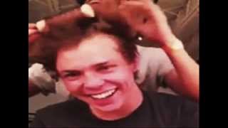 Red Art - a 5 Seconds Of Summer Fanfic Trailer ( EFP)