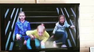Милана Гогунская смотрит по телевизору свой клип