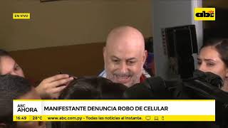 Manifestante denuncia a policía por robo
