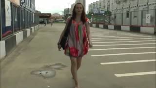 She goes through life barefoot - она идет по жизни босиком(маленькая Саша)