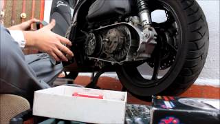 Como cambiar correa y variador en HONDA SH 300i