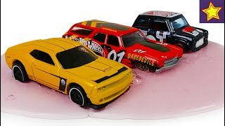 Машинки в слизи Хот Вилс соревнование Кто проедет желе? Cars for kids