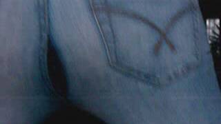 girl twerk in too tight jeans   ooops Part 1