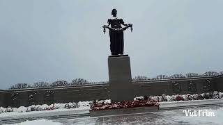 Пискаревское мемориальное кладбище. Здесь надо быть.