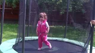 Дети веселятся. Смешные дети. Funny kids. Baby and trampoline. Дети на батуте 4.  Смешные дети.