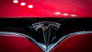 New Street's Ferragu Says Tesla at Turning Point, Sees Shares Going to $800