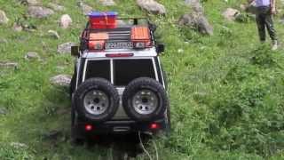 Mitsubishi Pajero, Toyota land Cruiser 76. Прохождение каменистого участка. Горы.