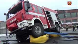 Stavění CAS Iveco Magirus zpět na kola