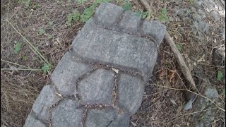 Нашел очень старое заброшенное кладбище которому более чем 250  лет.