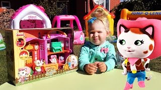 Диана распакует Домик Шерифа Келли Видео для Детей Sheriff Callie Disney