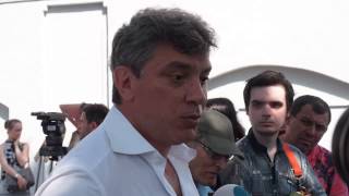 Борис Немцов на похоронах В И Новодворской  Рабы воспринимали Новодворскую как личного врага