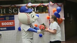 Teen Takes Prom Photos with New York Mets After Request Gets 500K Retweets