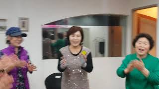 천년지기로 웃음건강 군인박수로 유쾌하게 김송실강사와 함께하는 노인건강운동체조 /웃음바다 김서연강사 010-4927-8666