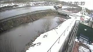 Лада Калина съехала в кювет с водой. Архангельск.
