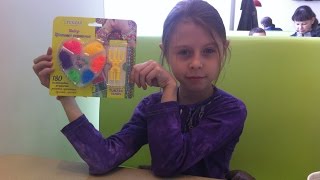 Плету самые простые браслеты из цветных резиночек Радужки. Плетение из Rainbow Loom.
