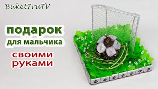 Сладкий подарок мальчику своими руками. Композиции из конфет юному футболисту на День Рождения.