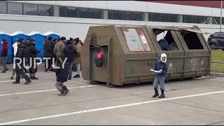Belarus: 'Poland, help' - Crowds of migrants call out at Bruzgi checkpoint