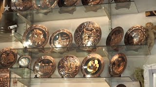 Как создают декоративные тарелки из меди
