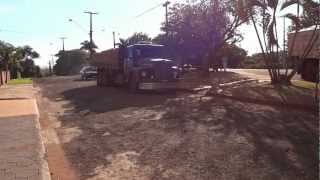 Scania Jacaré preta botando pressão