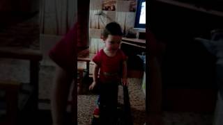 Ребята это видео Моя младшая сестра говорит маме привет