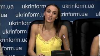 Ганна Різатдінова на презентації акції «Благодійний календар 2017» у захист безпритульних тварин