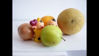 BUMBA en bumbalu spelen met het fruit