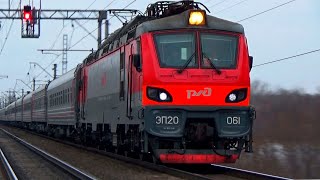Электровоз ЭП20-061 с фирменным поездом №30 "Москва - Новороссийск"