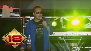 Tipe-X - Saat Saat Menyebalkan   (Live Konser Cirebon 1 November 2014)