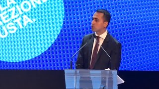 Lavoro, Di Maio: ''Per il reddito di cittadinanza otto ore di lavoro gratis a settimana''