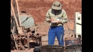 геолог на буровой. буровая.Geologist at the drill. geologist.geólogo.