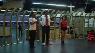 Trupe Circense e Teatral da ACLS eventos - metrô acrobacia de solo