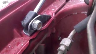 Установка газовых упоров на капот лансер9