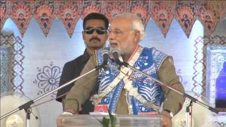 Shri Narendra Modi addressing "Tribal Rights & Empowerment Program" in Jhalod, Dahod