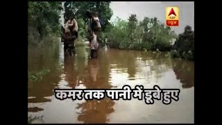 Rajasthan: Father carries his two children on shoulder to cross river in Pratapgarh's village