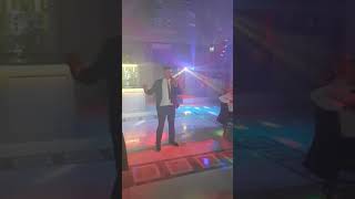 Жених поет на свадьбе невесте