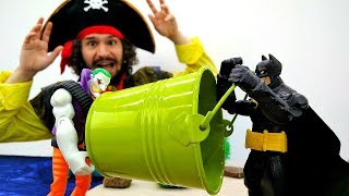 Супергерои и Пираты - Бэтмен и Джокер - Тушим пожар на острове.