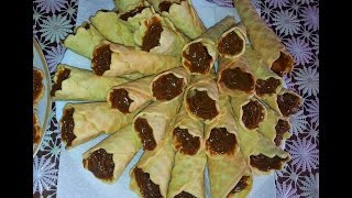 Вафельные трубочки в вафельнице со сгущенкой