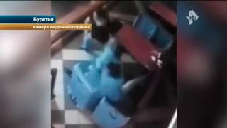 В Сети появились кадры кровавой драки бурятского криминального авторитета с пьяной компанией