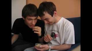 Eating larvae of maggots