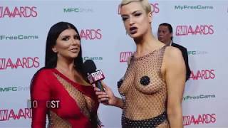 2019 AVN Awards - Romi Rain and Laura Desiree share a dress!