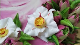 Нарцисс из крема.