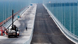 Россия должна передать К р ы м с к и й мост У к р а и н е. Оттуда.